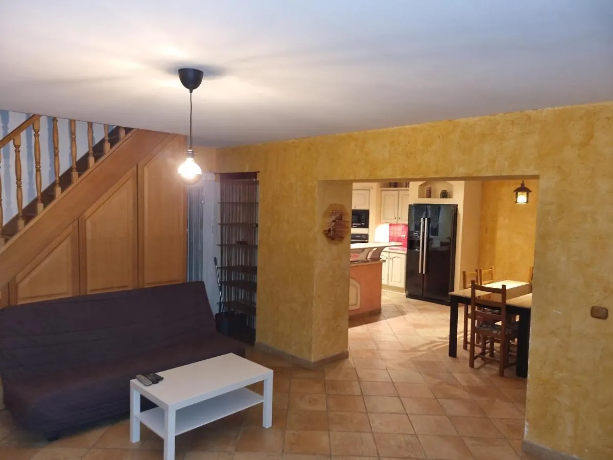Etages Privee Pour 4 Personnes 2 Chambres Et 1 Sale De Bain I Roissy-en-France Franciaország
